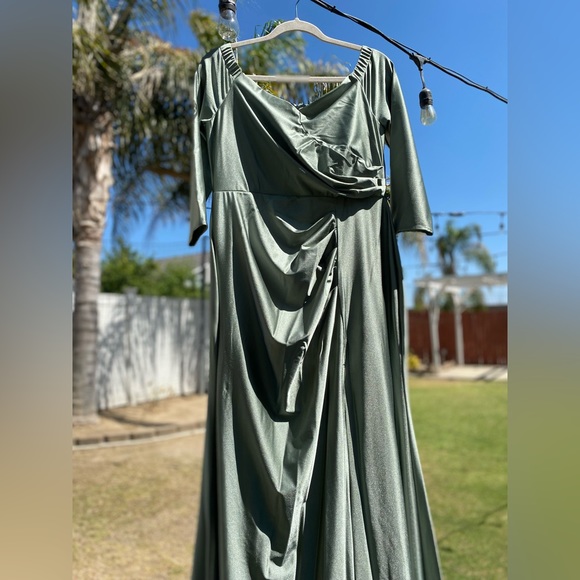 Green Dress - Picture 2 of 6